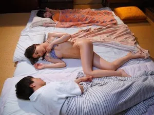 Ngực lớn cúp G thật tuyệt vời! Một cặp ngực lớn và mềm mại! Lấy vú ra và bóp, mở đáy quần bằng tất lụa trắng và sử dụng đạo cụ để thủ dâm, và quan hệ với cái lồn đầy lông...