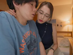 Bố bị bệnh, chồng nhờ vợ qua nhà chăm sóc hộ