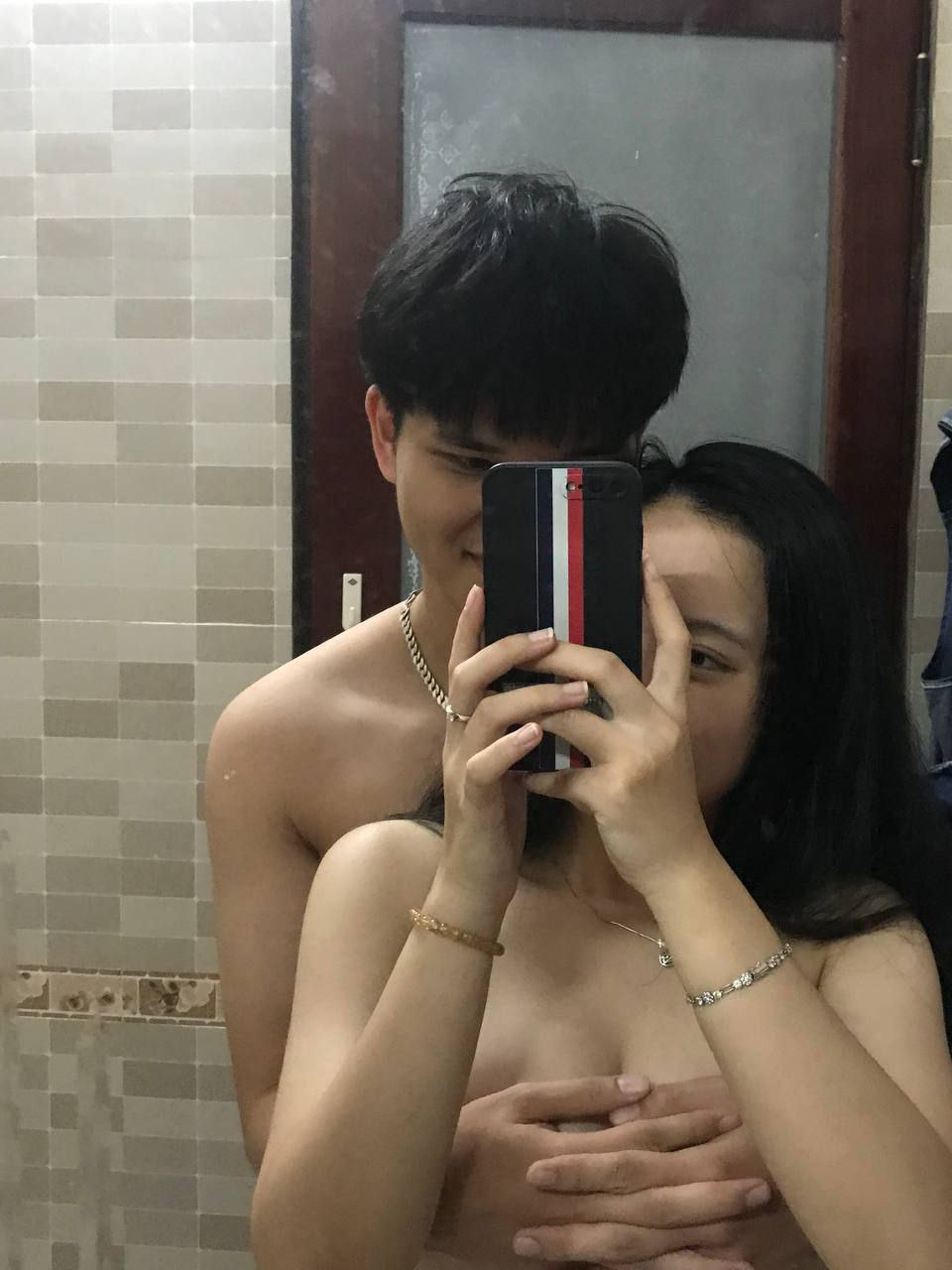 Chồng tôi gọi điện hỏi thăm tôi thì cô ấy nói đã mua một ít đồ ăn nhẹ trên giường tôi. Nguồn: Andromeda không có cảm xúc